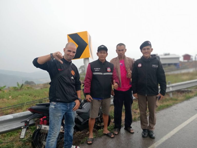 วันนี้ (18 มี.ค. 2568)  เวลา 15.00 น. ได้รับแจ้งเหตุ นักท่องเที่ยวขอความช่วยเหลือรถจักรยานล้มด้วยตัวเอง