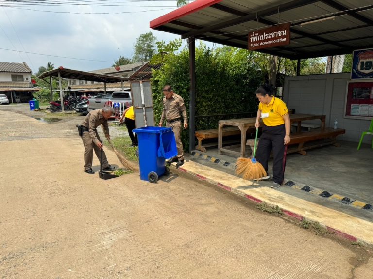 วันนี้ (20 พ.ย. 2567) สถานีตำรวจภูธรหล่มเก่า ได้ประสานขอความอนุเคราะห์รถฉีดน้ำจากเทศบาลตำบลหล่มเก่า เพื่อทำความสะอาด