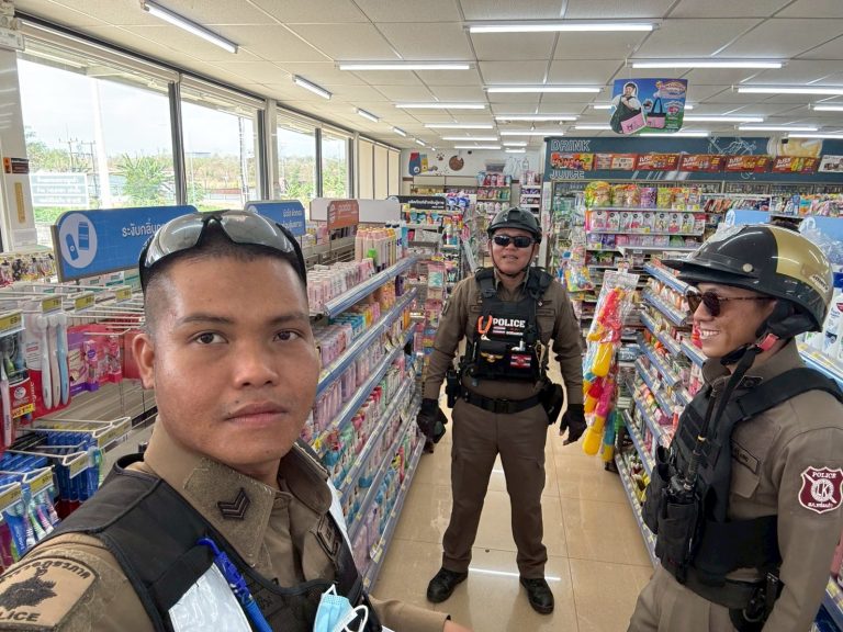 วันที่ 2 เมษายน 2569 เวลา 12.30 น. เจ้าหน้าที่ตำรวจสายตรวจ ออกตรวจพื้นที่เชิงรุก ดูแลความปลอดภัยประชาชนในเขตรับผิดชอบ