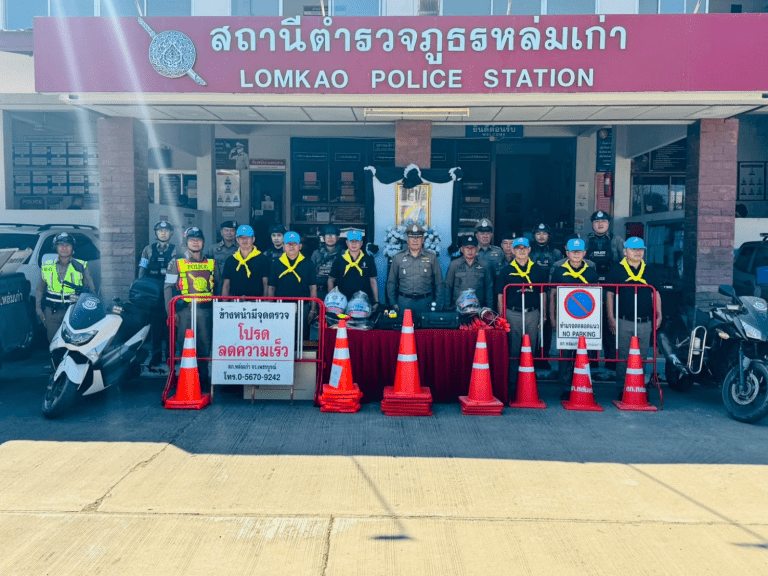 วันที่ 12 มิถุนายน 2569 เวลา 11.00 น. พ.ต.ท.สมบัติ จันทิมี สว.อก.สภ.หล่มเก่า งานอำนวยการ สภ.หล่มเก่า จัดเตรียมและแจกจ่ายอุปกรณ์สนับสนุนการปฏิบัติหน้าที่ให้เจ้าหน้าที่ตำรวจ